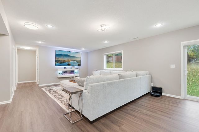 1284 Meadow Lane S, Shakopee, MN 55379