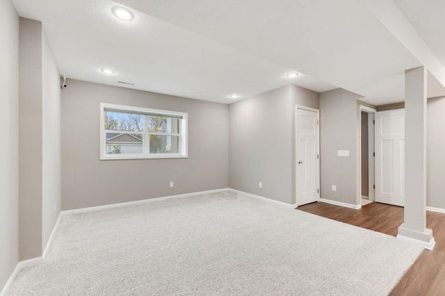 1284 Meadow Lane S, Shakopee, MN 55379