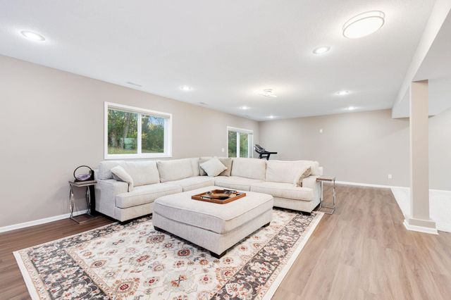 1284 Meadow Lane S, Shakopee, MN 55379