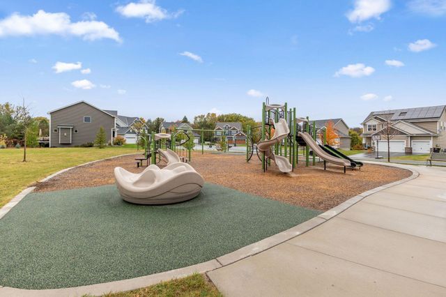 1284 Meadow Lane S, Shakopee, MN 55379