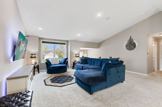 1284 Meadow Lane S, Shakopee, MN 55379