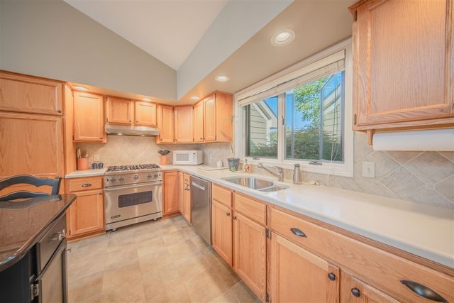 1335 N Silo Ridge Drive, Ann Arbor, MI 48108
