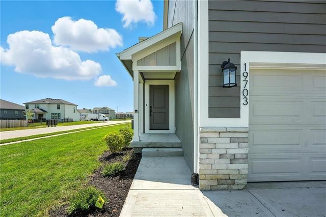 1301 S 4th Street E, Louisburg, KS 66053