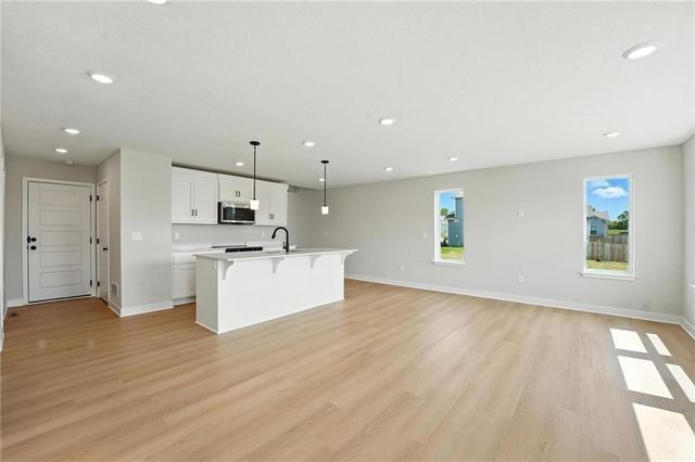 1301 S 4th Street E, Louisburg, KS 66053