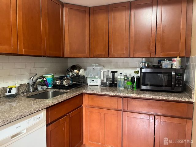 1941 Raspberry Court, Edison, NJ 08817