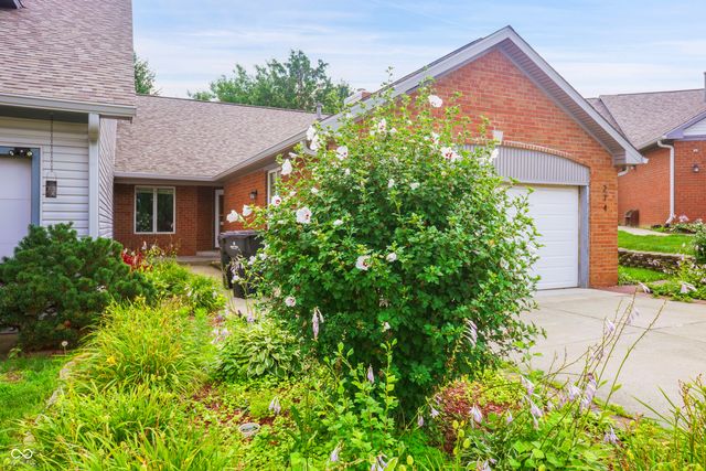 274 Golf Court, Greenwood, IN 46143