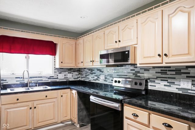 274 Golf Court, Greenwood, IN 46143