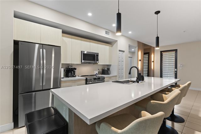7865 NW 104th Ave 4, Doral, FL 33178