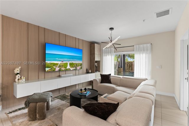 7865 NW 104th Ave 4, Doral, FL 33178