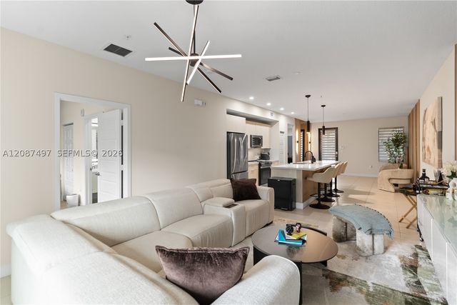 7865 NW 104th Ave 4, Doral, FL 33178