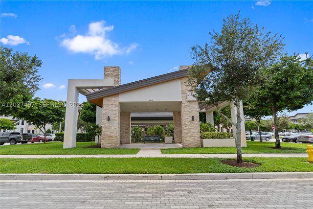 7865 NW 104th Ave 4, Doral, FL 33178
