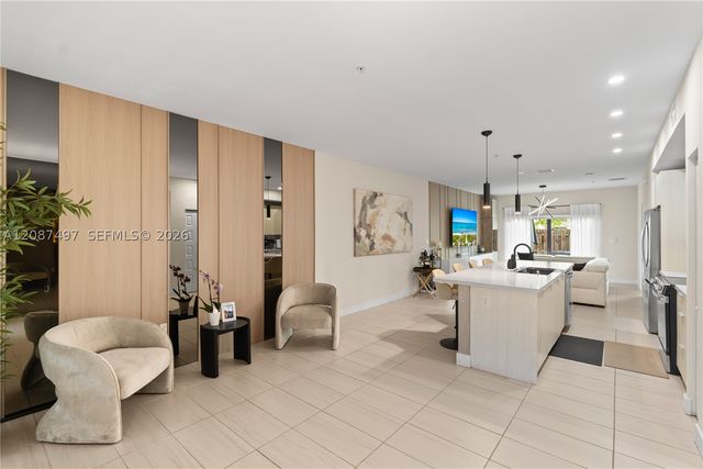 7865 NW 104th Ave 4, Doral, FL 33178