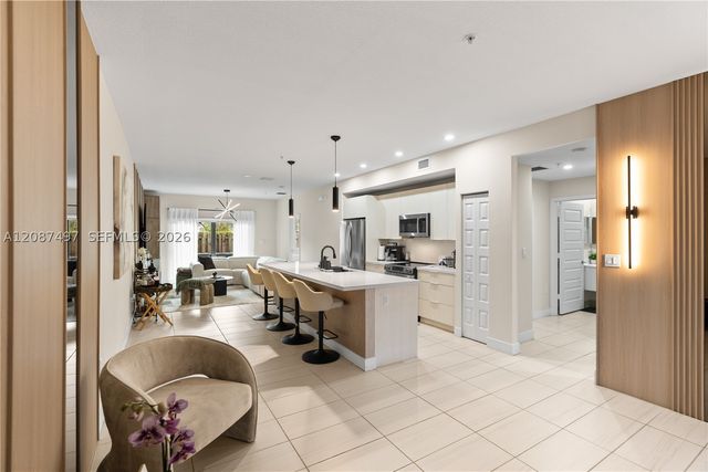 7865 NW 104th Ave 4, Doral, FL 33178