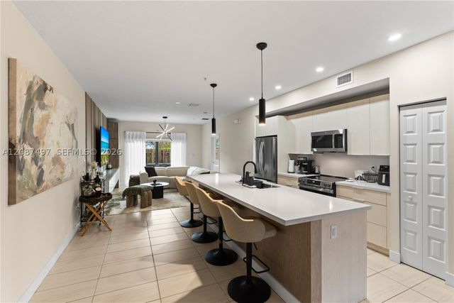 7865 NW 104th Ave 4, Doral, FL 33178