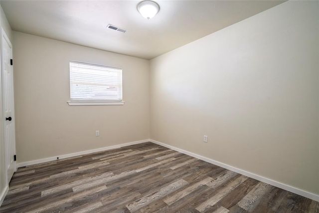 2516 Queensbury Road, Moore, OK 73160