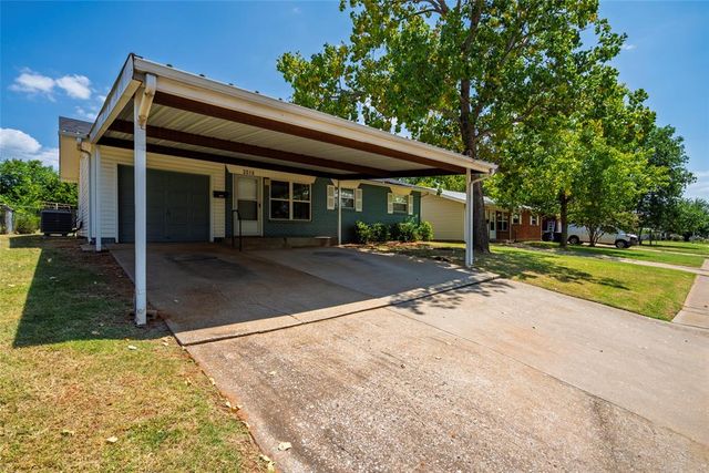 2516 Queensbury Road, Moore, OK 73160