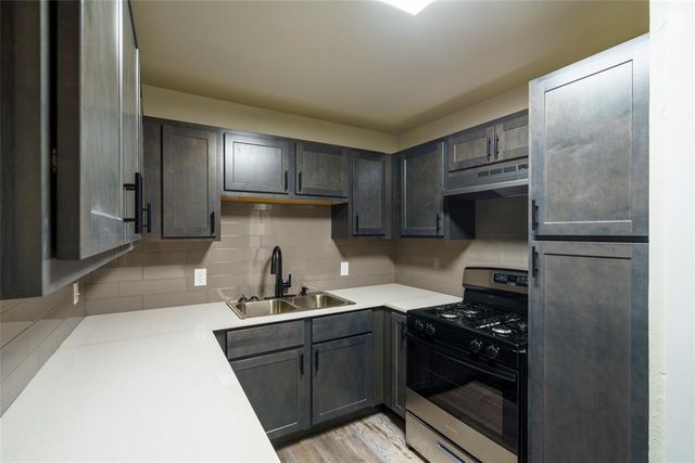2516 Queensbury Road, Moore, OK 73160