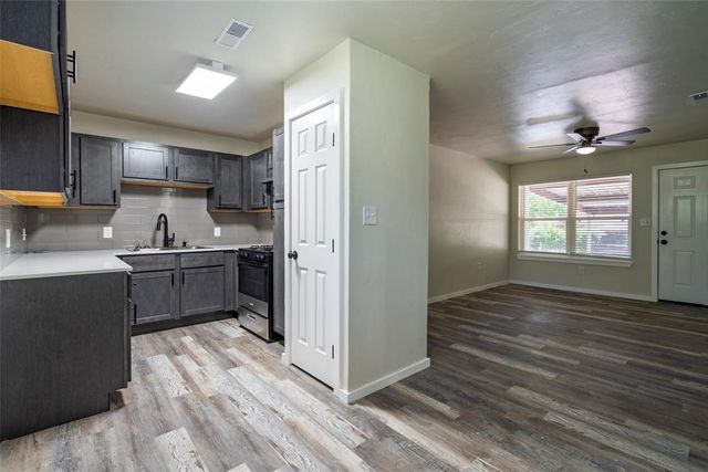 2516 Queensbury Road, Moore, OK 73160