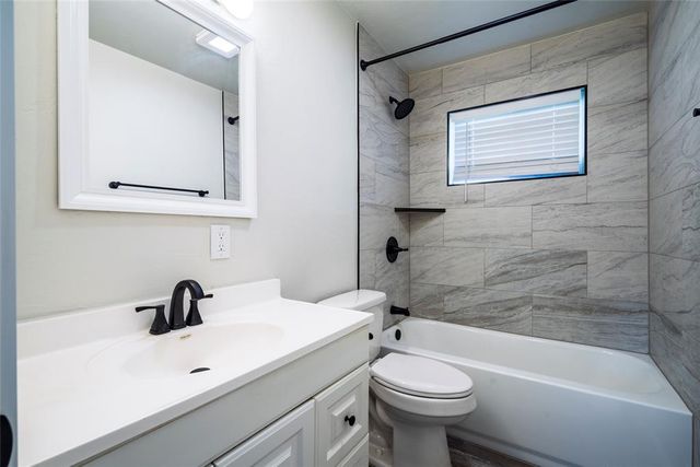 2516 Queensbury Road, Moore, OK 73160