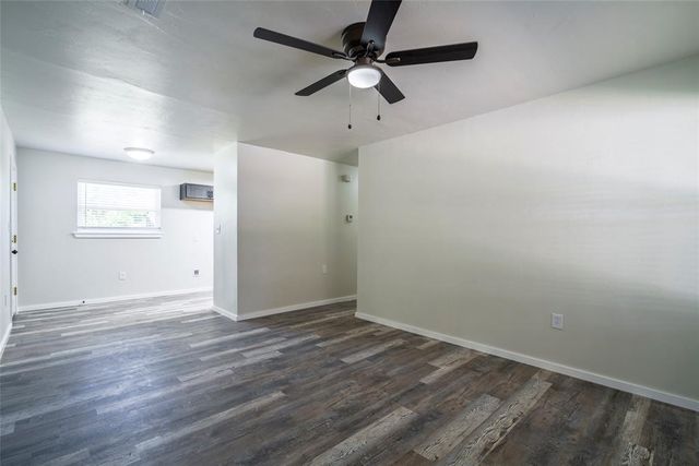 2516 Queensbury Road, Moore, OK 73160