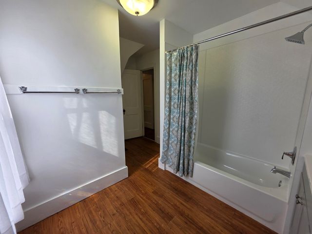 411 Edwards Street, Waterloo, IA 50703