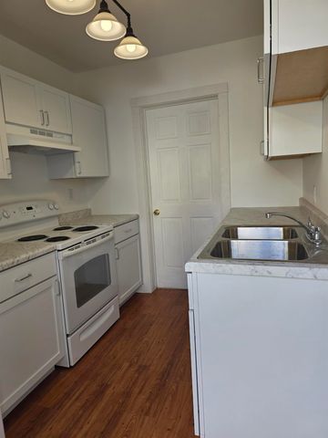 411 Edwards Street, Waterloo, IA 50703