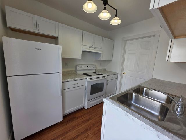 411 Edwards Street, Waterloo, IA 50703