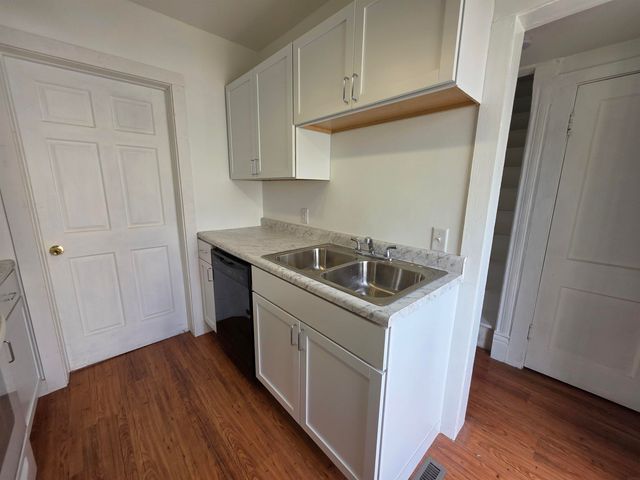 411 Edwards Street, Waterloo, IA 50703