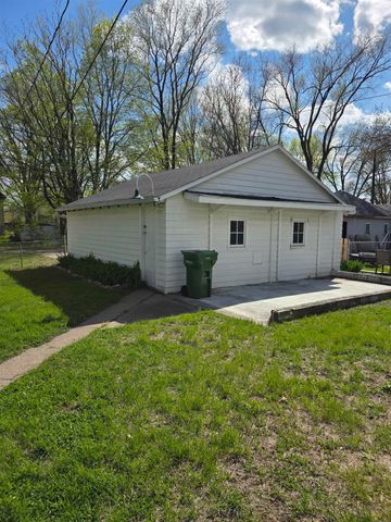 411 Edwards Street, Waterloo, IA 50703