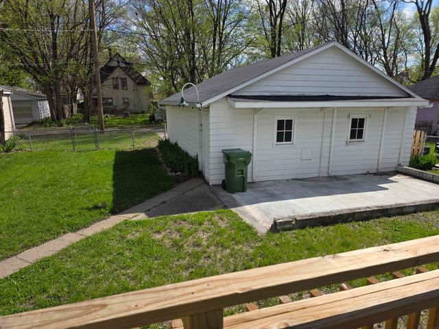 411 Edwards Street, Waterloo, IA 50703