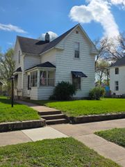 411 Edwards Street, Waterloo, IA 50703