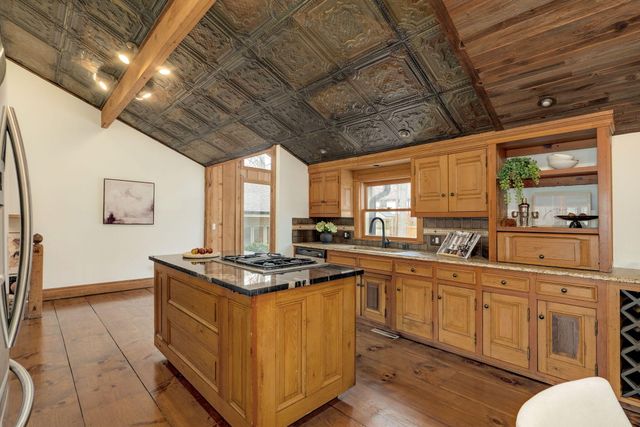 2850 S Barnes Avenue, Springfield, MO 65804