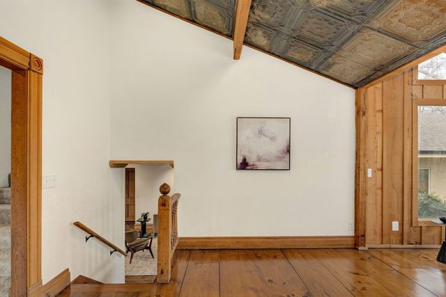 2850 S Barnes Avenue, Springfield, MO 65804