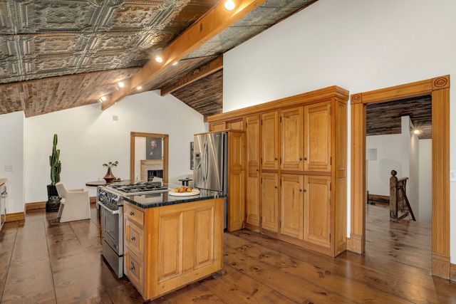 2850 S Barnes Avenue, Springfield, MO 65804