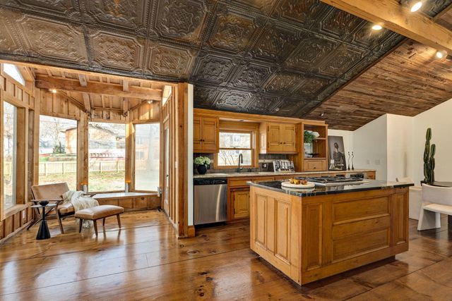 2850 S Barnes Avenue, Springfield, MO 65804