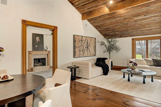 2850 S Barnes Avenue, Springfield, MO 65804