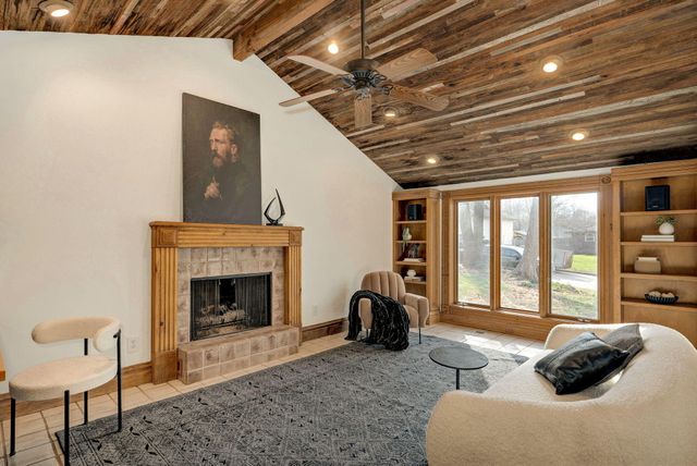 2850 S Barnes Avenue, Springfield, MO 65804