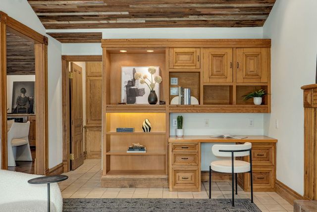 2850 S Barnes Avenue, Springfield, MO 65804