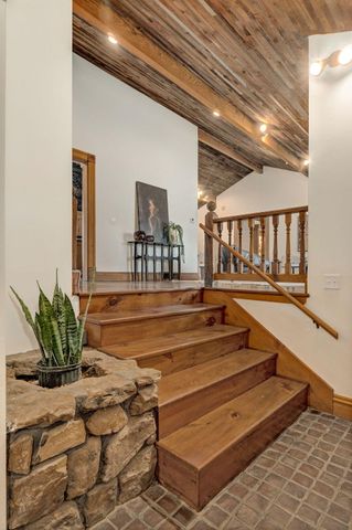 2850 S Barnes Avenue, Springfield, MO 65804