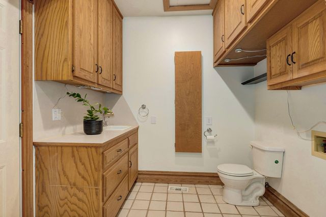 2850 S Barnes Avenue, Springfield, MO 65804