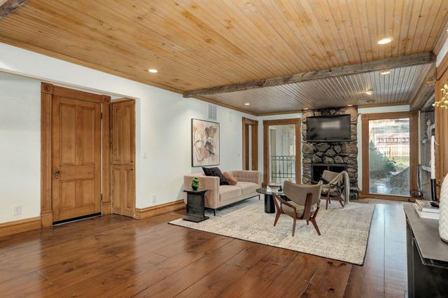 2850 S Barnes Avenue, Springfield, MO 65804