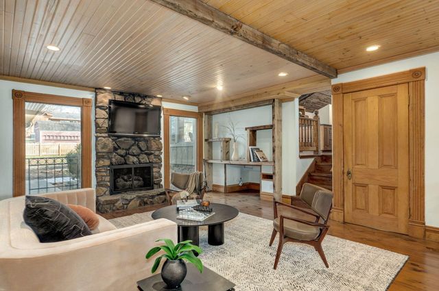 2850 S Barnes Avenue, Springfield, MO 65804