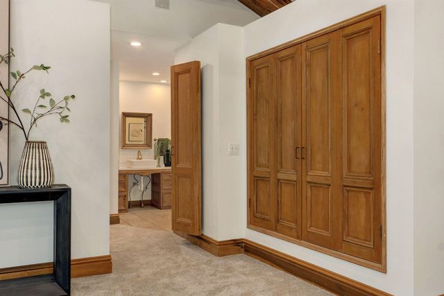 2850 S Barnes Avenue, Springfield, MO 65804