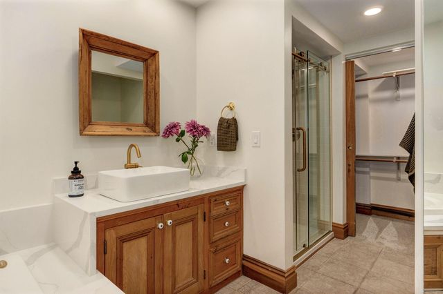 2850 S Barnes Avenue, Springfield, MO 65804