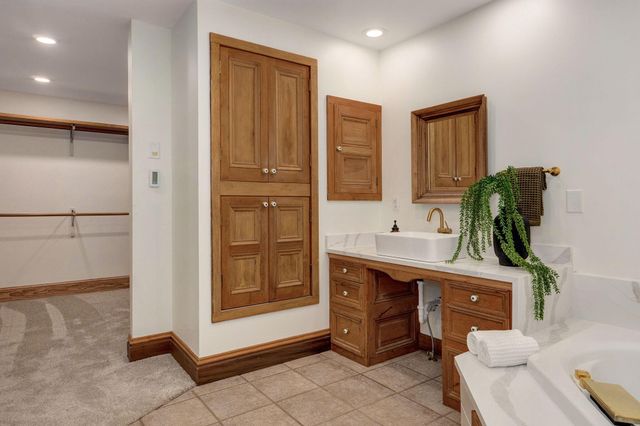 2850 S Barnes Avenue, Springfield, MO 65804