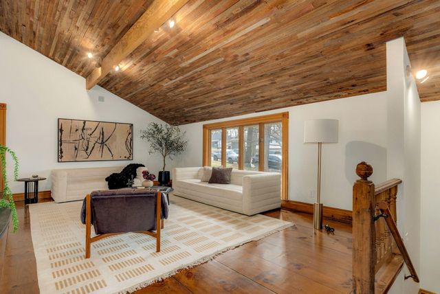 2850 S Barnes Avenue, Springfield, MO 65804