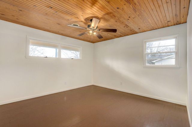 2850 S Barnes Avenue, Springfield, MO 65804