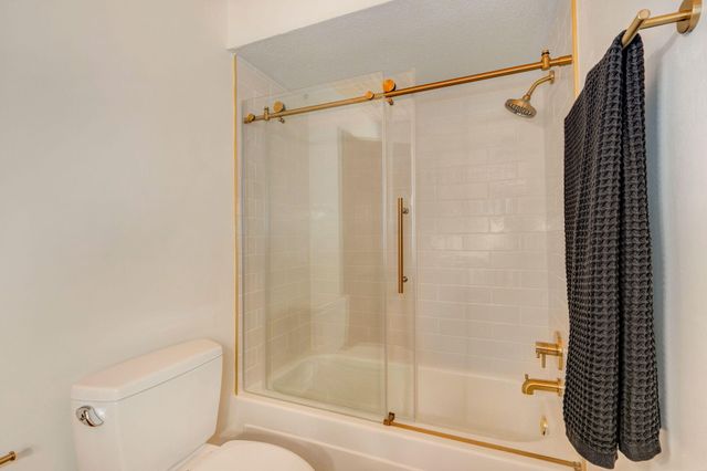 2850 S Barnes Avenue, Springfield, MO 65804