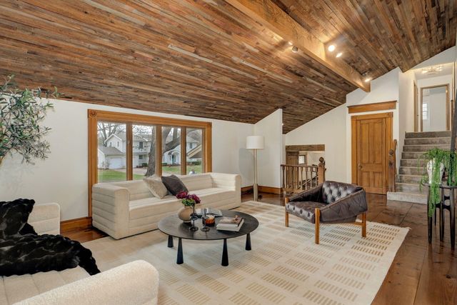 2850 S Barnes Avenue, Springfield, MO 65804