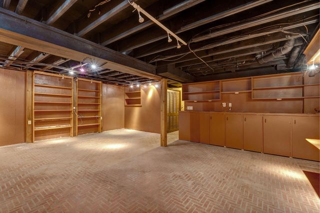 2850 S Barnes Avenue, Springfield, MO 65804